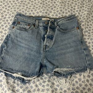 levi’s 501 light blue shorts size 25